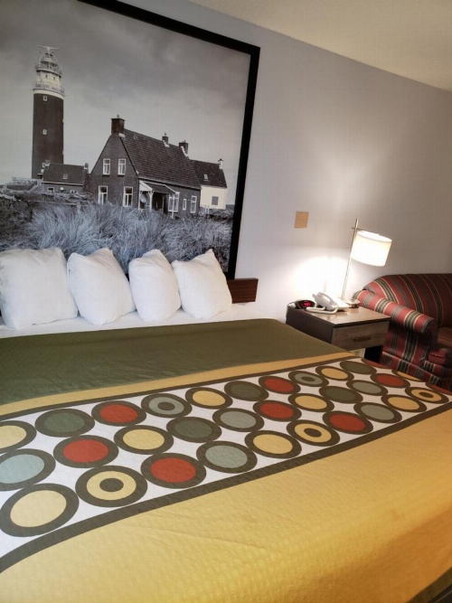 Super 8 by Wyndham Milwaukee Airport image 10