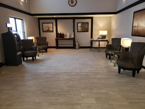 Super 8 by Wyndham Milwaukee Airport image 25