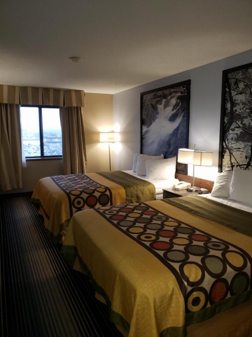 Super 8 by Wyndham Milwaukee Airport image 8