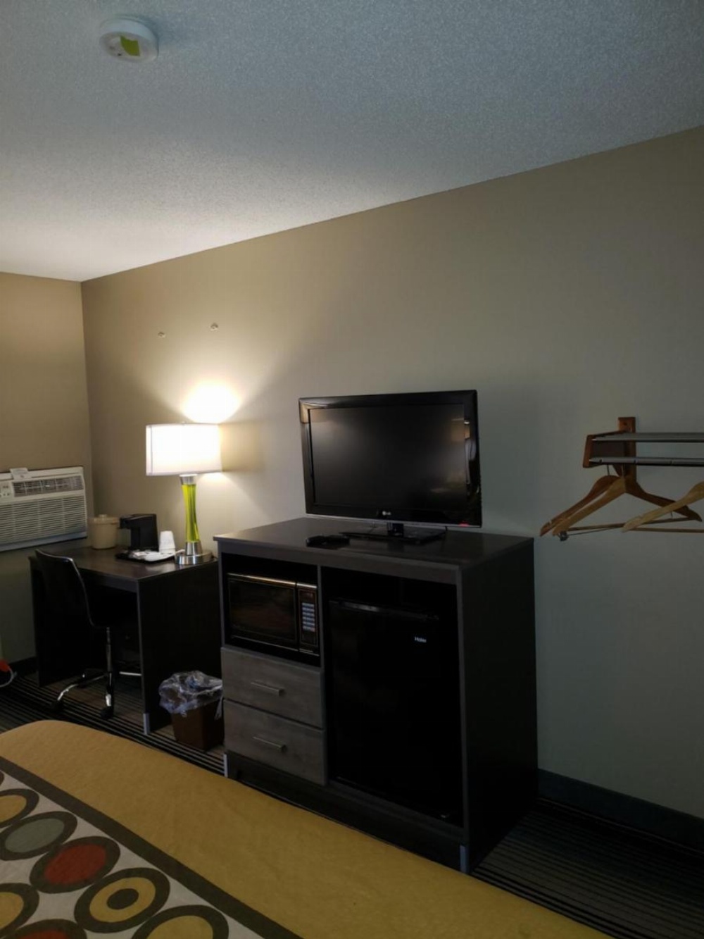 Super 8 by Wyndham Milwaukee Airport